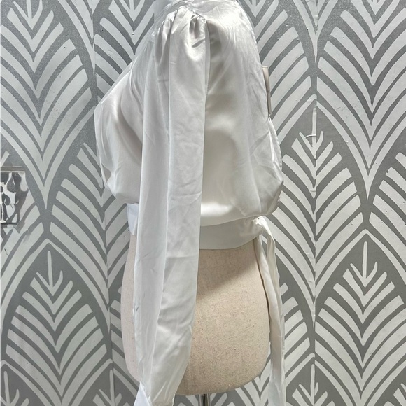 NWT Honey Punch White Satin Blouse - Picture 2 of 5